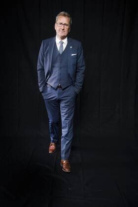 160426 Sveriges förbundskapten Erik Hamren poserar för ett porträtt under en fotografering den 26 april 2016 i Stockholm.  Copyright: JOHANNAxLUNDBERG BB160426JL013