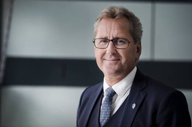 160426 Sveriges förbundskapten Erik Hamren poserar för ett porträtt under en fotografering den 26 april 2016 i Stockholm.  Copyright: JOHANNAxLUNDBERG BB160426JL020