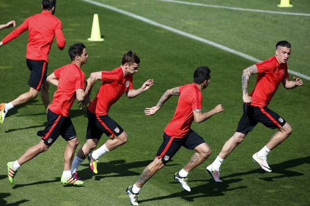 Atletico Madrid s players in action during a training session held at the Cerro del Espino Sports Complex in Madrid, Spain, 26 April 2016. Atletico Madrid will face Bayer Munich in a semifinal first leg match of the UEFA Champions League the upcoming 27 April 2016. Atletico Madrid training !ACHTUNG: NUR REDAKTIONELLE NUTZUNG!  20160426-635972925361170830