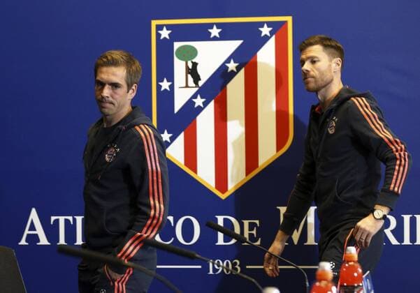 Bayern Munich players Spanish Xabi Alonso (R) and German Philipp Lahm (L) deliver a presser at Vicente Calderon stadium in Madrid, Spain, 26 April 2016, prior to tomorrow s Champions league match before Atletico de Madrid. BAYERN MUNICH PRESSER IN MADRID !ACHTUNG: NUR REDAKTIONELLE NUTZUNG!  CAM002 20160426-635972999338979866
