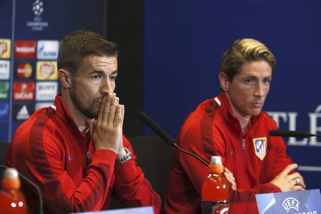 Atletico de Madrid players Fernando Torres (R) and Gabi Fernandez (L) deliver a presser at Vicente Calderon stadium in Madrid, Spain, 26 April 2016, prior to tomorrow s Champions league match before Bayern Munich. ATLETICO DE MADRID PRESSER IN MADRID !ACHTUNG: NUR REDAKTIONELLE NUTZUNG!  CAM006 20160426-635973005197559866