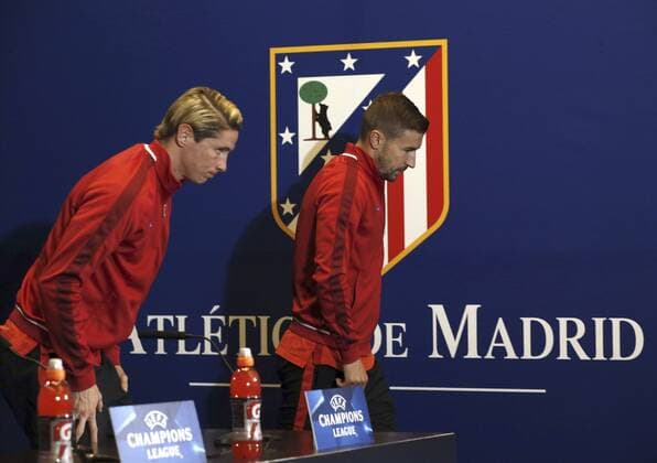 Atletico de Madrid players Fernando Torres (L) and Gabi Fernandez (R) deliver a presser at Vicente Calderon stadium in Madrid, Spain, 26 April 2016, prior to tomorrow s Champions league match before Bayern Munich. ATLETICO DE MADRID PRESSER IN MADRID !ACHTUNG: NUR REDAKTIONELLE NUTZUNG!  CAM007 20160426-635973005210975866