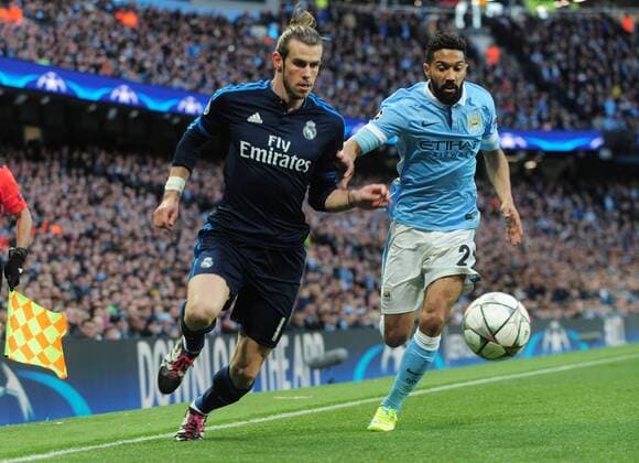 Fußball, Champions League, Manchester City - Real Madrid Football - 2015 2016 Champions League - Semi-Final, First Leg: Manchester City vs. Real Madrid Gareth Bale of Real Madrid and Gael Clichy of Man City at the Etihad Stadium. COLORSPORT ANDREW COWIE 
