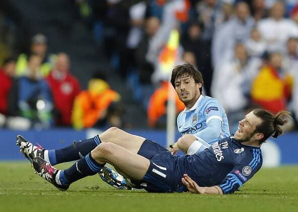 Gareth Bale of Real Madrid tackled by David Silva of Manchester City, minutes later Silva went off injured during the UEFA Champions League Semi Final match at Etihad Stadium. Photo credit should read: Simon Bellis Sportimage EDITORIAL USE ONLY. No use with unauthorised audio, video, data, fixture lists, club league logos or live services. Online in-match use limited to 120 images, no video emulation. No use in betting, games or single club league player publications.