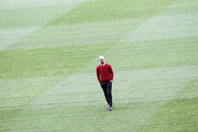 FC Bayern Munchen s coach Pep Guardiola reviews the field after Champions League 2015 2016 Semi-Finals 1st leg match. April 26,2016.  (2016042621)