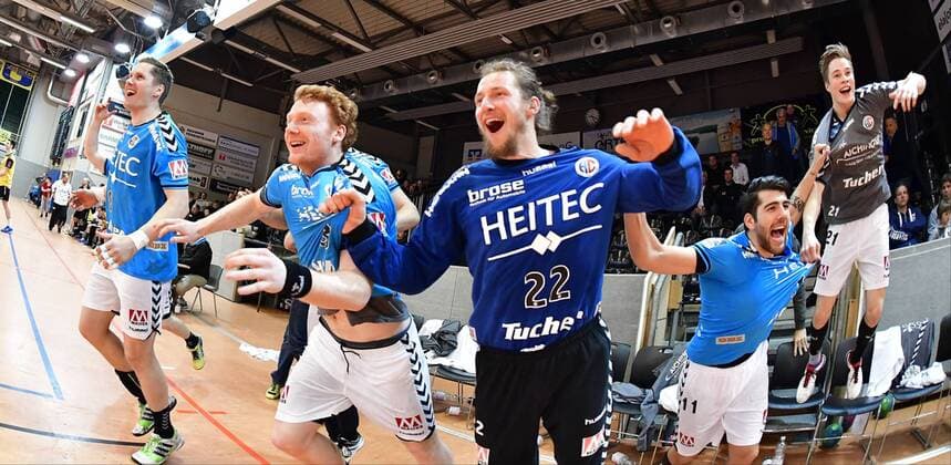 26.04.2016 - Handball - 2. Bundesliga HBL - Saison 2015 2016 - 36. Spieltag: VfL Eintracht Hagen - HC Erlangen HCE - - Jubel Freude - Aufstieg Aufsteiger