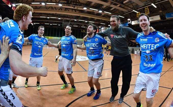26.04.2016 - Handball - 2. Bundesliga HBL - Saison 2015 2016 - 36. Spieltag: VfL Eintracht Hagen - HC Erlangen HCE - - Jubel Freude - Aufstieg Aufsteiger
