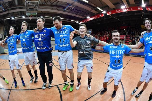 26.04.2016 - Handball - 2. Bundesliga HBL - Saison 2015 2016 - 36. Spieltag: VfL Eintracht Hagen - HC Erlangen HCE - - Jubel Freude - Aufstieg Aufsteiger
