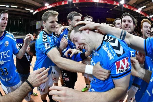 26.04.2016 - Handball - 2. Bundesliga HBL - Saison 2015 2016 - 36. Spieltag: VfL Eintracht Hagen - HC Erlangen HCE - - Jubel Freude - Aufstieg Aufsteiger