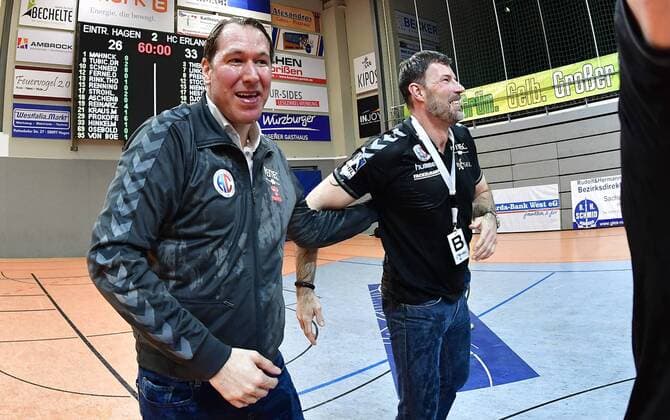 26.04.2016 - Handball - 2. Bundesliga HBL - Saison 2015 2016 - 36. Spieltag: VfL Eintracht Hagen - HC Erlangen HCE - - Jubel Freude - Aufstieg Aufsteiger - Stefan Adam (Geschäftsführer HC Erlangen HCE ) Robert Andersson (Trainer HC Erlangen HCE )