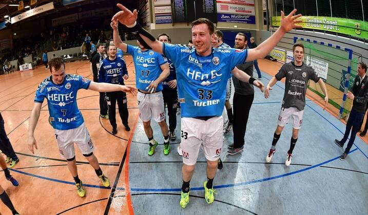 26.04.2016 - Handball - 2. Bundesliga HBL - Saison 2015 2016 - 36. Spieltag: VfL Eintracht Hagen - HC Erlangen HCE - - Jubel Freude - Aufstieg Aufsteiger - Jonas Link (7, HC Erlangen HCE ) Oliver Heß Hess (17, HC Erlangen HCE ) Nikolai Link (33, HC Erlangen HCE ) Christopher Bissel (21, HC Erlangen HCE )