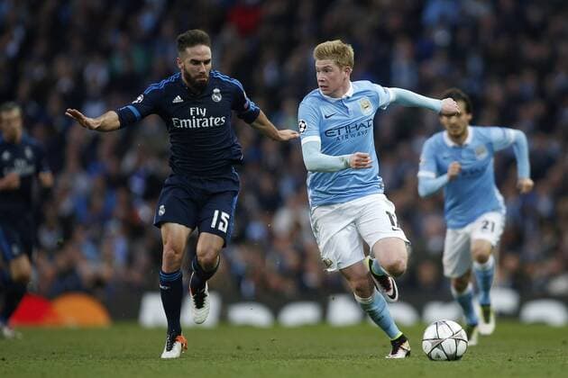 Daniel Carvajal of Real Madrid and Kevin De Bruyne of Manchester City during the UEFA Champions League Semi Final 1st leg match at the Etihad Stadium. Photo credit should read: Philip Oldham Sportimage EDITORIAL USE ONLY. No use with unauthorised audio, video, data, fixture lists, club league logos or live services. Online in-match use limited to 120 images, no video emulation. No use in betting, games or single club league player publications.