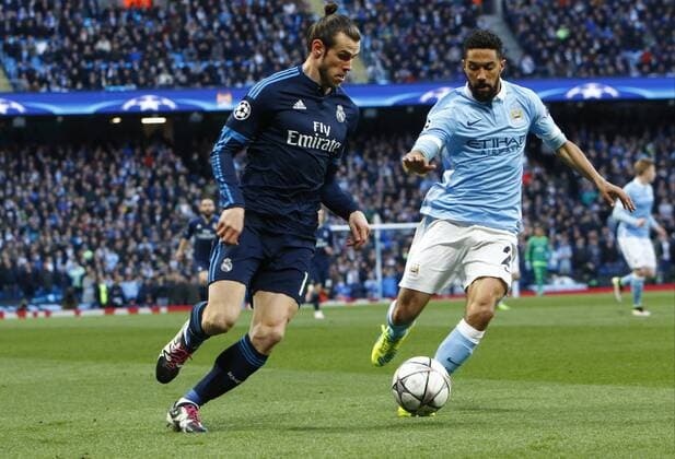 26.04.2016. The Etihad, Manchester, England. UEFA Champions League. Manchester City versus Real Madrid. Real Madrid s Welsh midfielder Gareth Bale takes on Manchester City defender Ga& xeb;l Clichy. xAlanxMartinx  ActionPlus11731084