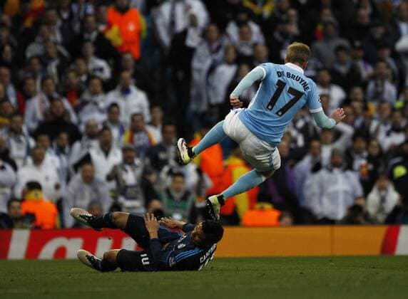 26.04.2016. The Etihad, Manchester, England. UEFA Champions League. Manchester City versus Real Madrid. Manchester City s Belgian midfielder Kevin de Bruyne jumps over the tackle of Real Madrid midfielder Casemiro. xAlanxMartinx  ActionPlus11731087