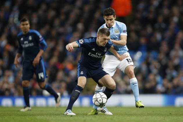 Toni Kroos of Real Madrid and Jesus Navas of Manchester City during the UEFA Champions League Semi Final 1st leg match at the Etihad Stadium. Photo credit should read: Philip Oldham Sportimage EDITORIAL USE ONLY. No use with unauthorised audio, video, data, fixture lists, club league logos or live services. Online in-match use limited to 120 images, no video emulation. No use in betting, games or single club league player publications.