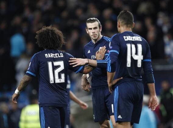 26.04.2016. The Etihad, Manchester, England. UEFA Champions League. Manchester City versus Real Madrid. Real Madrid s Welsh midfielder Gareth Bale with Real Madrid defender Marcelo and Real Madrid midfielder Casemiro at the final whistle after they earn a 0-0 draw. xAlanxMartinx  ActionPlus11731120