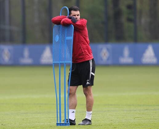 Bilder des Tages - SPORT HSV-Training 27.04.2016 1. Fussball Bundesliga Saison 2015-2016 HSV-Training 27.04.2016 am Volksparkstadion Emir Spahic (Hamburger SV)