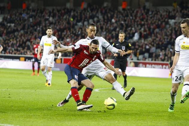 Morgan Amalfitano (Lille) vs Billy Ketkeophomphone (Angers) FOOTBALL : OSC Lille vs SCO Angers - Ligue 1 - 27 04 2016 GwendolineLeGoffx 