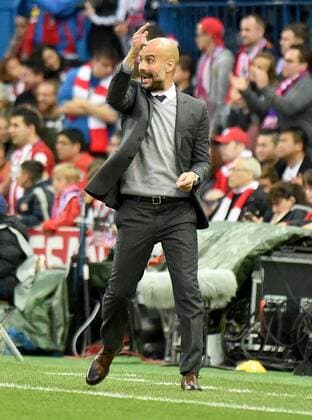 Madrid 27.04.2016, xjhx, Fussball Champions League, Atletico Madrid - FC Bayern München, emspor, v.l. Josep Pep Guardiola (Trainer FC Bayern Muenchen) gibt Anweisungen, gestikuliert, mit den Armen gestikulieren gives instructions, gesticulate, gesticolando.