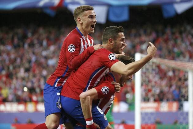 Atletico de Madrid players celebrate Saul Niguez s goal before Bayern Munich during a Champions League semifinal match between Atletico de Madrid and Bayern Munich at Vicente Calderon Stadium in Madrid, Spain, 27 April 2016. EFE Juan Carlos Hidalgo ATLETICO MADRID VS BAYERN MUNICH !ACHTUNG: NUR REDAKTIONELLE NUTZUNG!  CAM007 70722124st