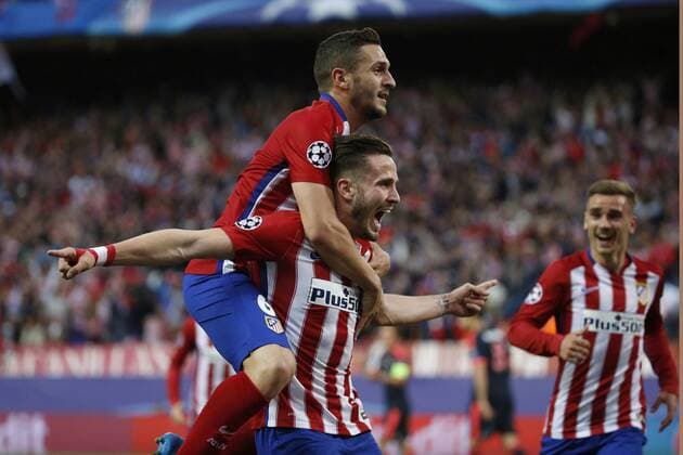 Atletico de Madrid s midfielder Saul Niguez (up) celebrates scoring the first goal during a Champions League semifinal match between Atletico de Madrid and Bayern Munich at Vicente Calderon Stadium in Madrid, Spain, 27 April 2016. EFE Juan Carlos Hidalgo ATLETICO MADRID VS BAYERN MUNICH !ACHTUNG: NUR REDAKTIONELLE NUTZUNG!  CAM015 70722518st