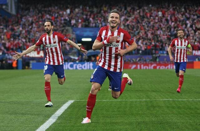 Bilder des Tages - SPORT Fußball, Champions League, Atletico Madrid - Bayern München 27.04.2016, Fussball UEFA Champions League 2015 2016, Halbfinale, Hinspiel, Atletico Madrid - FC Bayern München, im Estadio Vicente Calder—n, Madrid. Jubel v.l. Juanfran (Atletico Madrid) , Torschütze Saul Niguez (Atletico Madrid) und Gabi (Atletico Madrid) zum Tor zum 1:0 
