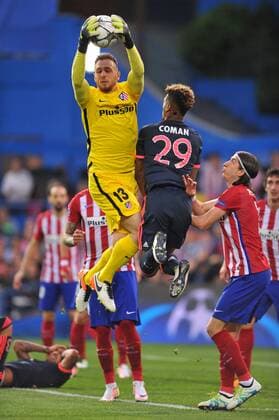 Fußball, Champions League, Atletico Madrid - Bayern München Oblak (At. Madrid) in action during the UEFA Champions League semifinals match between Atletico de Madrid and F.C Bayern Munchen played at Estadio Vicente Calderon, Madrid - FOTO : J.M.Colomo  xJ.M.Colomox xx