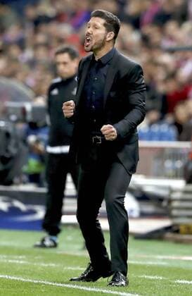 Fußball, Champions League, Atletico Madrid - Bayern München Atletico de Madrid s Argetinian midfielder Diego Simeone reacts during a Champions League semifinal match between Atletico de Madrid and Bayern Munich at Vicente Calderon Stadium in Madrid, Spain, 27 April 2016. ATLETICO MADRID VS BAYERN MUNICH !ACHTUNG: NUR REDAKTIONELLE NUTZUNG!  CAM032 20160427-635973908079983661