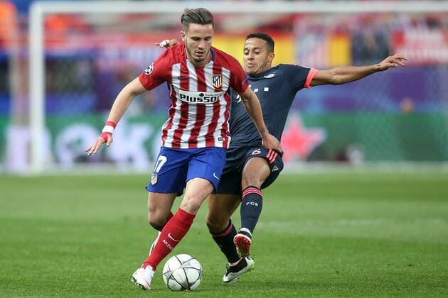 Fußball, Champions League, Atletico Madrid - Bayern München Atletico de Madrid s Saul Niguez (l) and FC Bayern Munchen s Thiago Alcantara during Champions League 2015 2016 Semi-Finals 1st leg match. April 27,2016.  (2016042705)