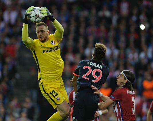 Atletico de Madrid Goalkeeper, Jan Oblak - OBLAK, number 13 . Atletico de Madrid Defender, Filipe Luis Karsmirski - FILIPE LUIS, number 3. Bayern de Munich Midfielder, Kingsley Coman - KINGSLEY COMAN, number 29. Round Semi-finals 1st of the CHAMPIONS league, soccer match between Atletico de Madrid - Bayern de Munich at the Vicente Calderon estadium, Madrid - Spain (ESP) by April 27, 2016. PHOTO: Gregorio Lopez.  xGregorioxLopezx x SOCCERxSPAINx