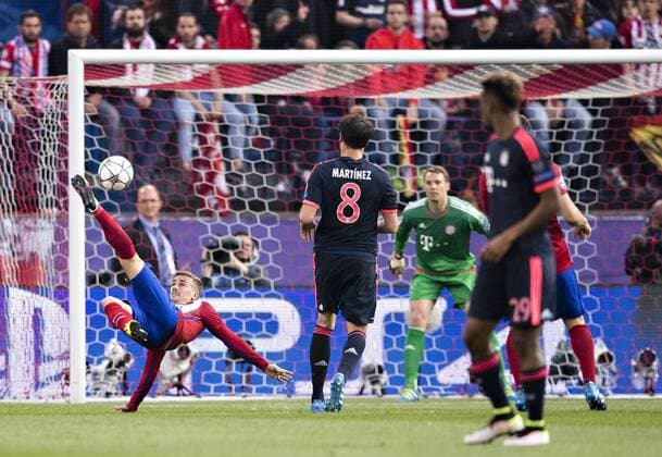 Madrid, 27.04.2016, Stadion Vicente Calderon Antoine Griezmann (Atletico) mit einem Fallrückzieher Atletico Madrid vs. FC Bayern München mm