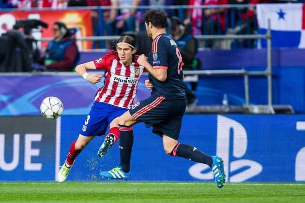 Mittwoch 27.04.2016, Champions League - Halbfinale, Hinspiel in Madrid, Saison 2015 2016, Atletico Madrid - FC Bayern Muenchen, v-l Filipe Luis (Atletico Madrid 3) Javier Martinez (FC Bayern 8) DeFodi507