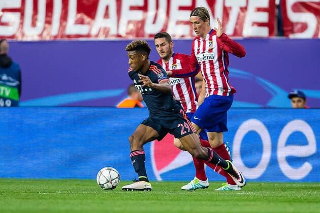 Mittwoch 27.04.2016, Champions League - Halbfinale, Hinspiel in Madrid, Saison 2015 2016, Atletico Madrid - FC Bayern Muenchen, v-l Kingsley Coman (FC Bayern 29) Fernando Torres (Atletico Madrid 9) DeFodi507