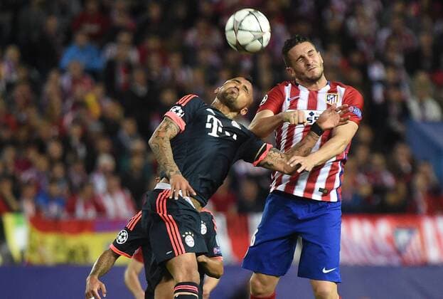 Madrid 27.04.2016, xjhx, Fussball Champions League, Atletico Madrid - FC Bayern München, emspor, v.l. Arturo Vidal (FC Bayern Muenchen), Koke (Atletico Madrid)