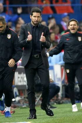 Atletico de Madrid s Argentinian coach Diego Simeone reacts during a Champions League semifinal match between Atletico de Madrid and Bayern Munich at Vicente Calderon Stadium in Madrid, Spain, 27 April 2016. ATLETICO MADRID VS BAYERN MUNICH !ACHTUNG: NUR REDAKTIONELLE NUTZUNG!  CAM040 20160427-635973917390893628