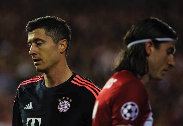 Bilder des Tages - SPORT Bayern de Munich Forward, Robert Lewandowski - ROBERT LEWANDOWSKI, number 9 . Atletico de Madrid Defender, Filipe Luis Karsmirski - FILIPE LUIS, number 3. Round Semi-finals 1st of the CHAMPIONS league, soccer match between Atletico de Madrid - Bayern de Munich at the Vicente Calderon estadium, Madrid - Spain (ESP) by April 27, 2016. PHOTO: Gregorio Lopez.  xGregorioxLopezx x SOCCERxSPAINx