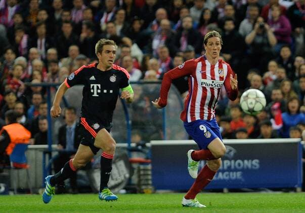 Bayern de Munich Defender, Philipp Lahm - PHILIPP LAHM, number 21 . Atletico de Madrid Forward, Fernando Torres Sanz - FERNANDO TORRES, number 9. Round Semi-finals 1st of the CHAMPIONS league, soccer match between Atletico de Madrid - Bayern de Munich at the Vicente Calderon estadium, Madrid - Spain (ESP) by April 27, 2016. PHOTO: Gregorio Lopez.  xGregorioxLopezx x SOCCERxSPAINx