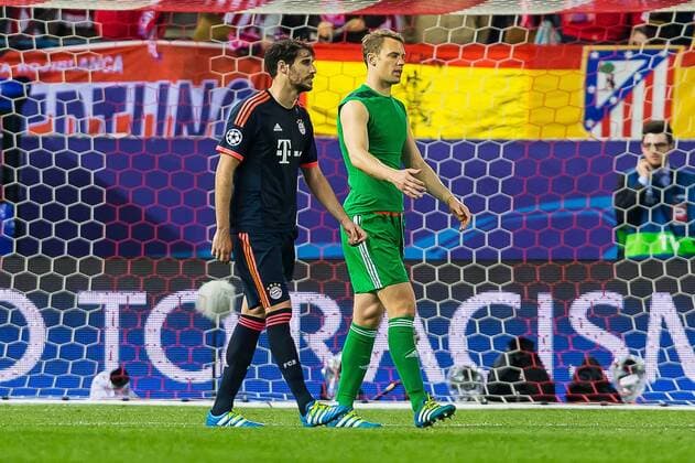 Mittwoch 27.04.2016, Champions League - Halbfinale, Hinspiel in Madrid, Saison 2015 2016, Atletico Madrid - FC Bayern Muenchen, 1:0, enttaeuscht, enttaeuschung, Javier Martinez (FC Bayern 8) Torwart Manuel Neuer (FC Bayern 1) DeFodi507