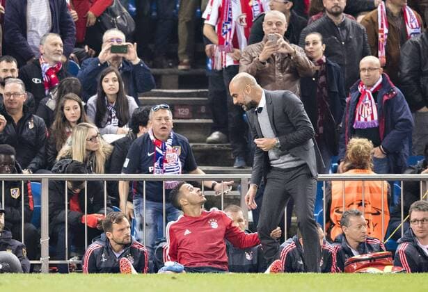 Madrid, 27.04.2016, Stadion Vicente Calderon Thiago Alcantara (FCB), Trainer Josep Pep Guardiola (FCB) Atletico Madrid vs. FC Bayern München mm