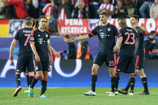 Madrid Philipp Lahm (FC Bayern Muenchen) Thomas Mueller (FC Bayern Muenchen) Arturo Vidal (FC Bayern Meunchen) Xabi Alonso (FC Bayern Muenchen) nach der Niederlage, Atletico Madrid vs. FC Bayern Muenchen, Fussball, Champions League Halbfinale, 27.04.2016, Copyright: Langer Eibner-Pressefoto EP_HLR