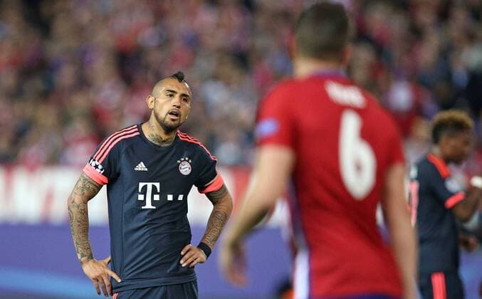 27.04.2016, Fussball UEFA Champions League 2015 2016, Halbfinale, Hinspiel, Atletico Madrid - FC Bayern München, im Estadio Vicente Calder—n, Madrid. Arturo Vidal (Bayern München) enttäuscht 