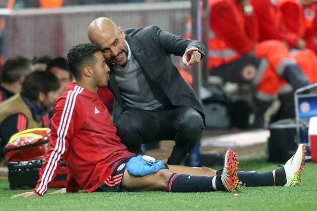 FC Bayern Munchen s coach Pep Guardiola with Thiago Alcantara during Champions League 2015 2016 Semi-Finals 1st leg match. April 27,2016.  (2016042739)