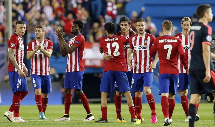 Atletico de Madrid s players celebrate their victory after a Champions League semifinal match before Bayern Munich at Vicente Calderon Stadium in Madrid, Spain, 27 April 2016. EFE Juan Carlos Hidalgo ATLETICO MADRID VS BAYERN MUNICH !ACHTUNG: NUR REDAKTIONELLE NUTZUNG!  CAM080 20160427-635973971107129348