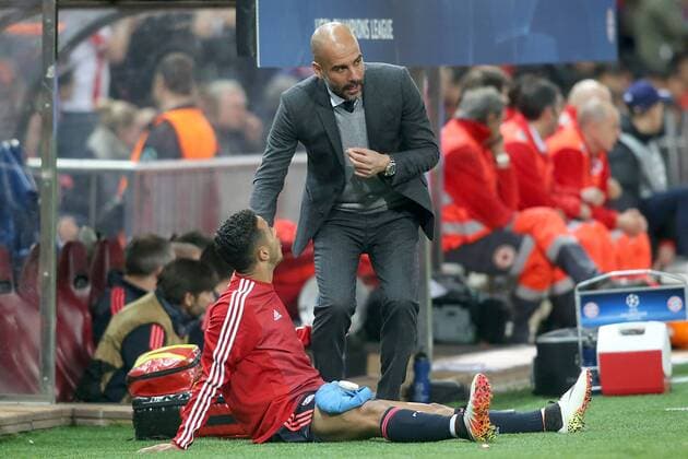 FC Bayern Munchen s coach Pep Guardiola with Thiago Alcantara during Champions League 2015 2016 Semi-Finals 1st leg match. April 27,2016.  (20160427139)
