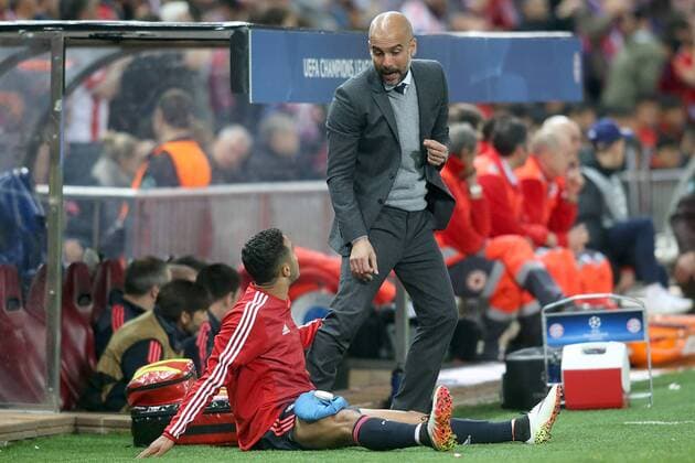 FC Bayern Munchen s coach Pep Guardiola with Thiago Alcantara during Champions League 2015 2016 Semi-Finals 1st leg match. April 27,2016.  (20160427140)