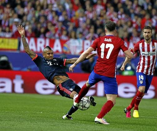First leg of 1 2 Champions League match between Atletico and Bayer Munich. In this picture, Vidal and Gabi. xRAFAxCASALx 