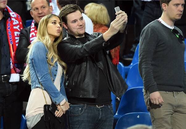 Madrid 27.04.2016, xjhx, Fussball Champions League, Atletico Madrid - FC Bayern München, emspor, v.l. Ann-Kathrin Broemmel