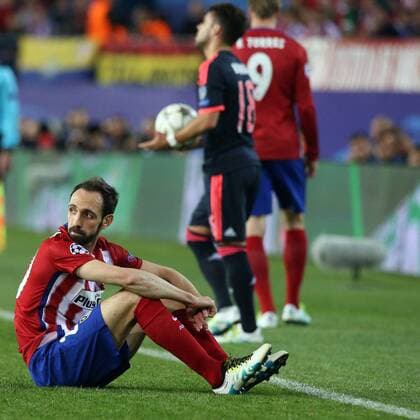 Madrid Juanfran ( Atletico Madrid ) am Boden, Atletico Madrid vs. FC Bayern Muenchen, Fussball, Champions League Halbfinale, 27.04.2016, Copyright: Langer Eibner-Pressefoto EP_HLR