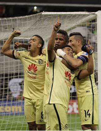 Fußball, Concacaf Champions League Finale, Club America besiegt UANL Tigres April 27, 2016 - Mexico - D26041614.JPG.CIUDAD DE MEXICO.- Deporte-Soccer.- Las Ãguilas del America se alzaron con el titulo de la Concachampions la noche de este miercoles 27 de abril de 2016 y tienen su boleto para el mundial de clubes a disputarse en Japon. El cuadro de Coapa vencio este miercoles 2-1 (global 4-1) a Tigres en la vuelta de la final de esta competicion. Foto: Agencia EL UNIVERSAL Agustin Salinas RCC. Latin News - April 27, 2016  - ZUMAu78_
