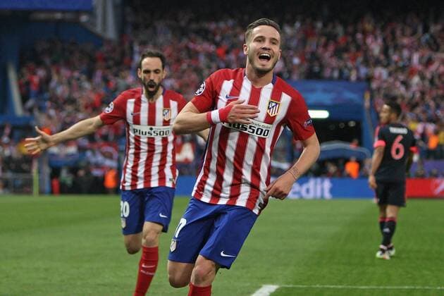 27.04.2016, Fussball UEFA Champions League 2015 2016, Halbfinale, Hinspiel, Atletico Madrid - FC Bayern München, im Estadio Vicente Calderon, Madrid. Jubel v.l. Juanfran (Atletico Madrid) und Torschütze Saul Niguez (Atletico Madrid) zum Tor zum 1:0 